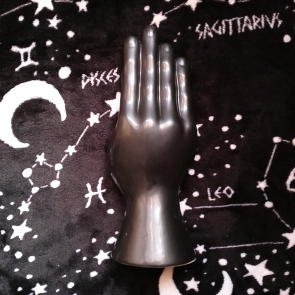 Palmistry Statue - Picture 2 of 4